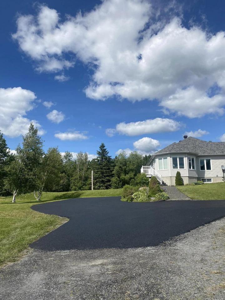 Pavement resurfacing Lac-Mégantic
