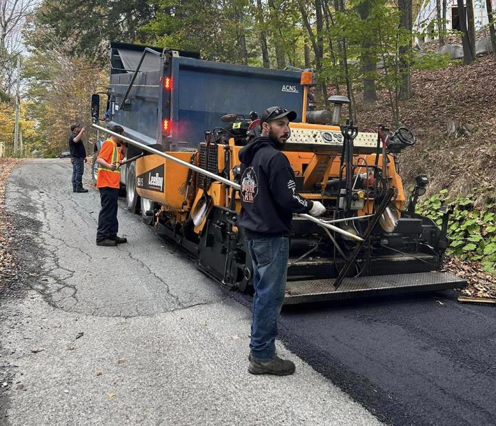 Nous réalisons des travaux d'asphaltage pour tous types de projets